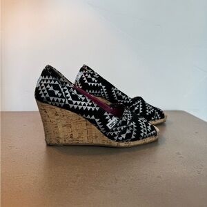 Tom’s Silver Reina Wedge